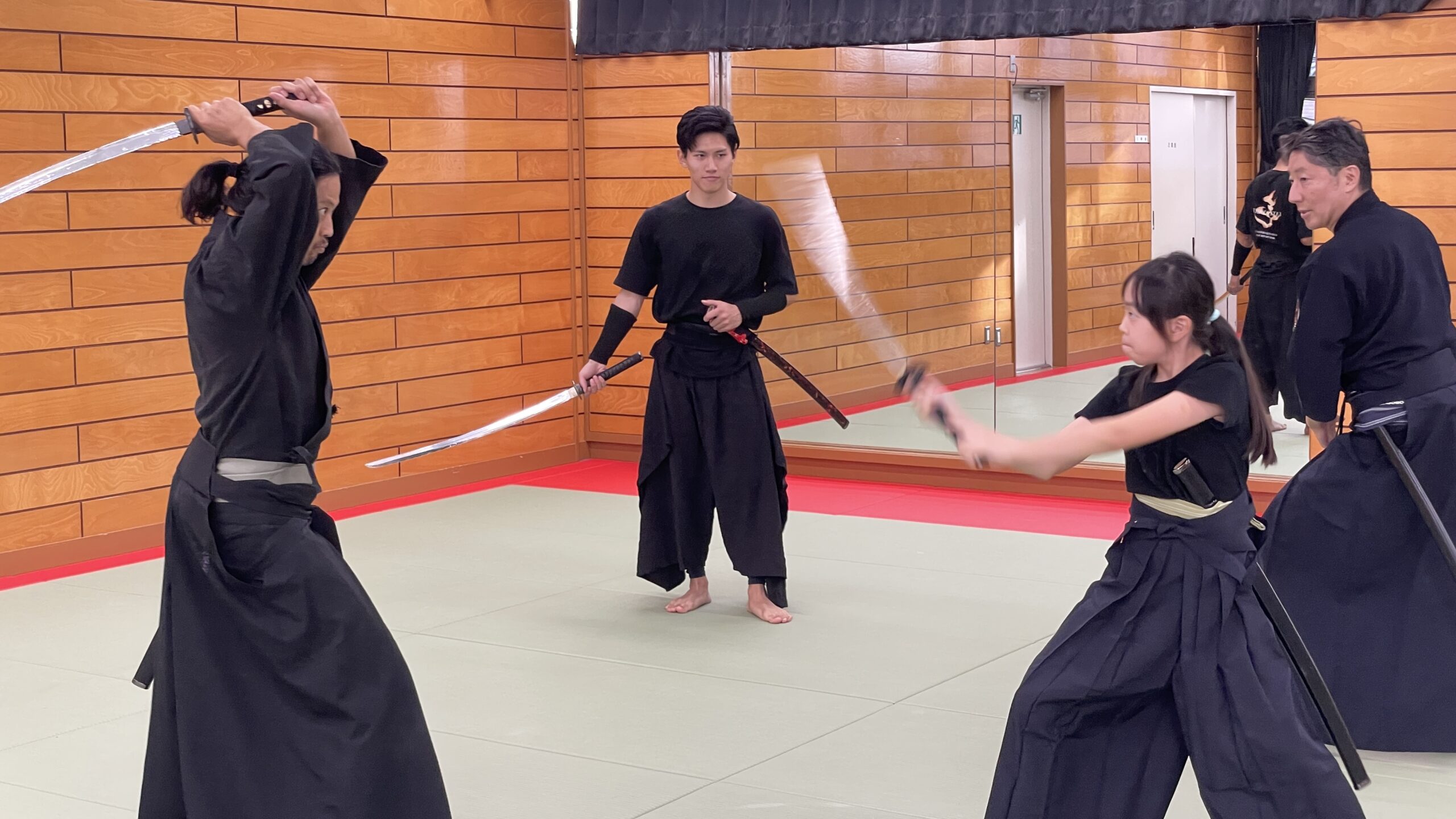 殺陣教室の稽古風景 芯と絡み