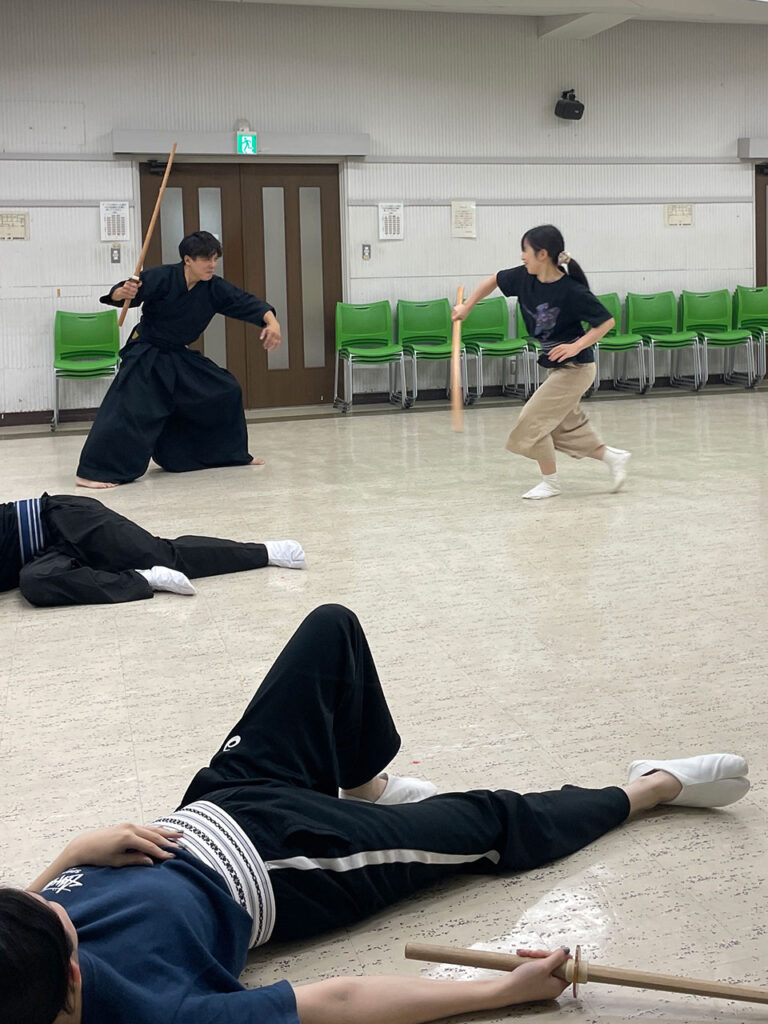殺陣に必要なテンポ、タイミング、声を学ぶレッスン