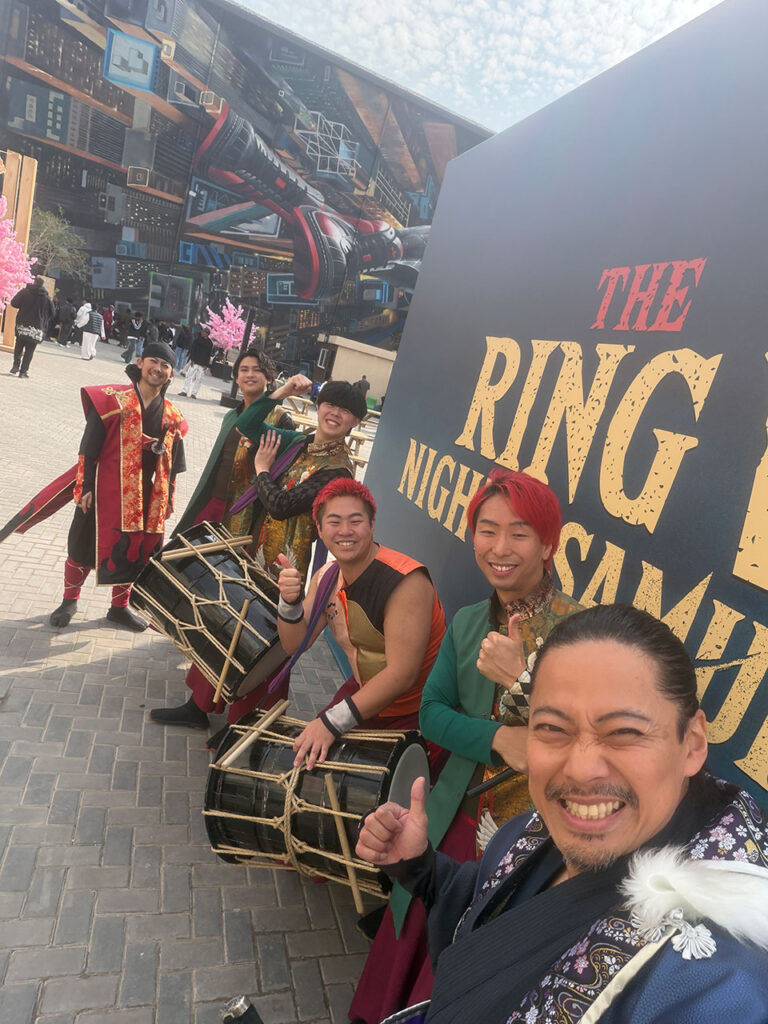 和太鼓グループ彩と一緒にサウジアラビアでパフォーマンス