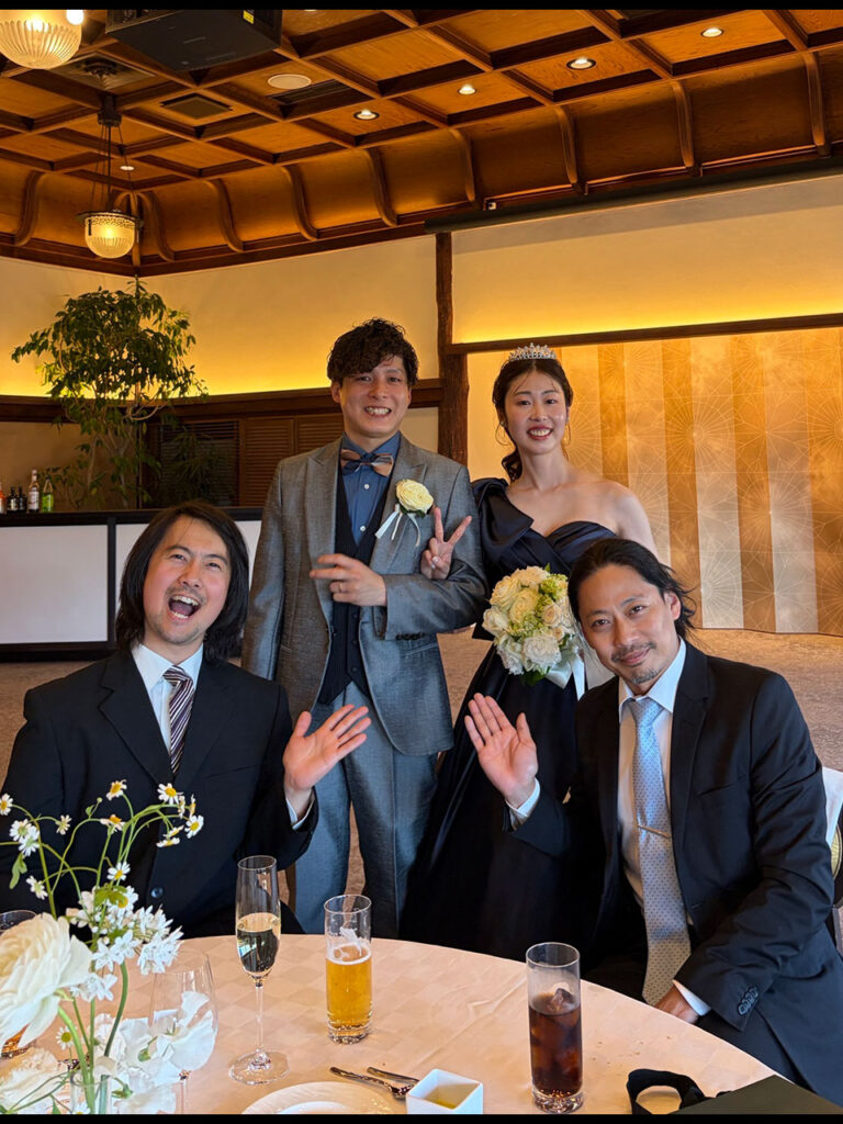 殺陣教室の生徒の結婚式で侍パフォーマンス